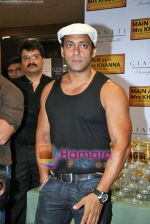 Salman Khan promote Main Aur Mrs Khanna in Atria Mall, Mumbai on 16th Oct 2009 (11).JPG